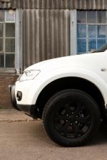 Mitsubishi L200 Black Barbarian 2012 года (UK)